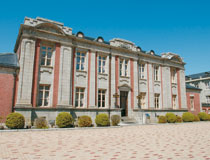 旧県議会議事堂