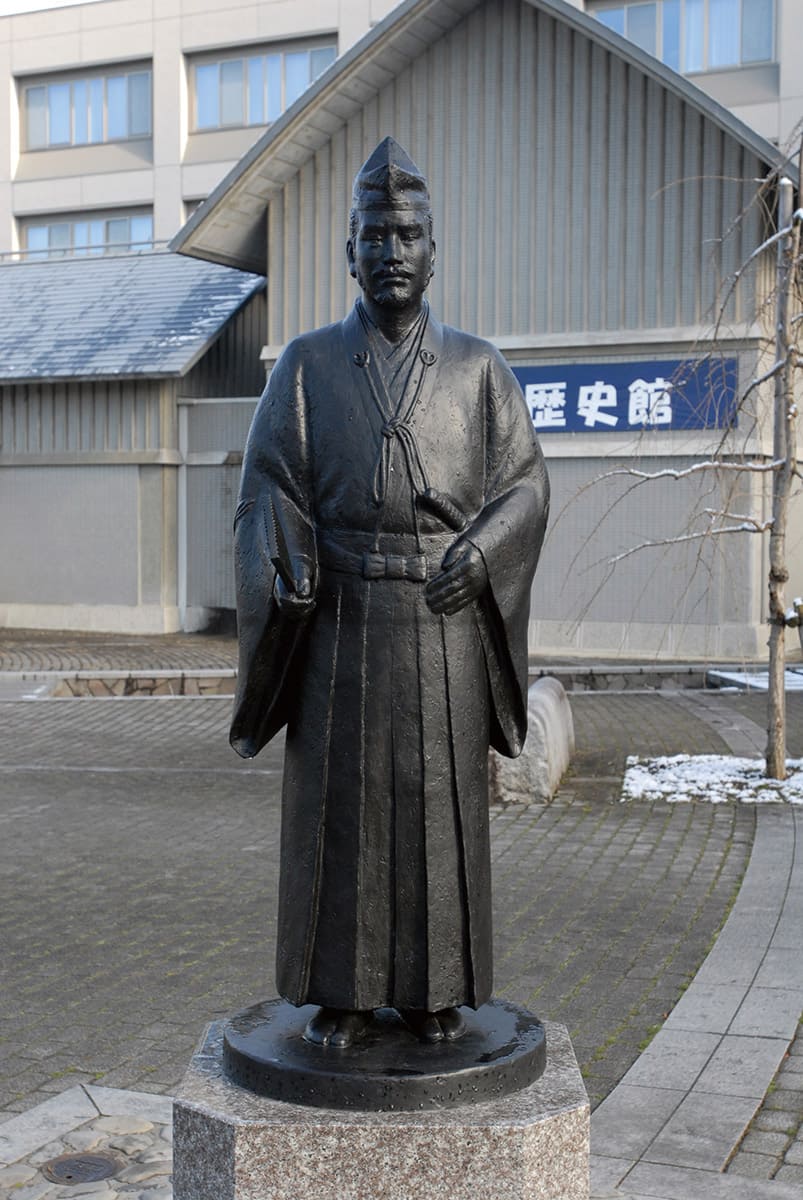 最上義光公像（最上義光歴史館前広場】