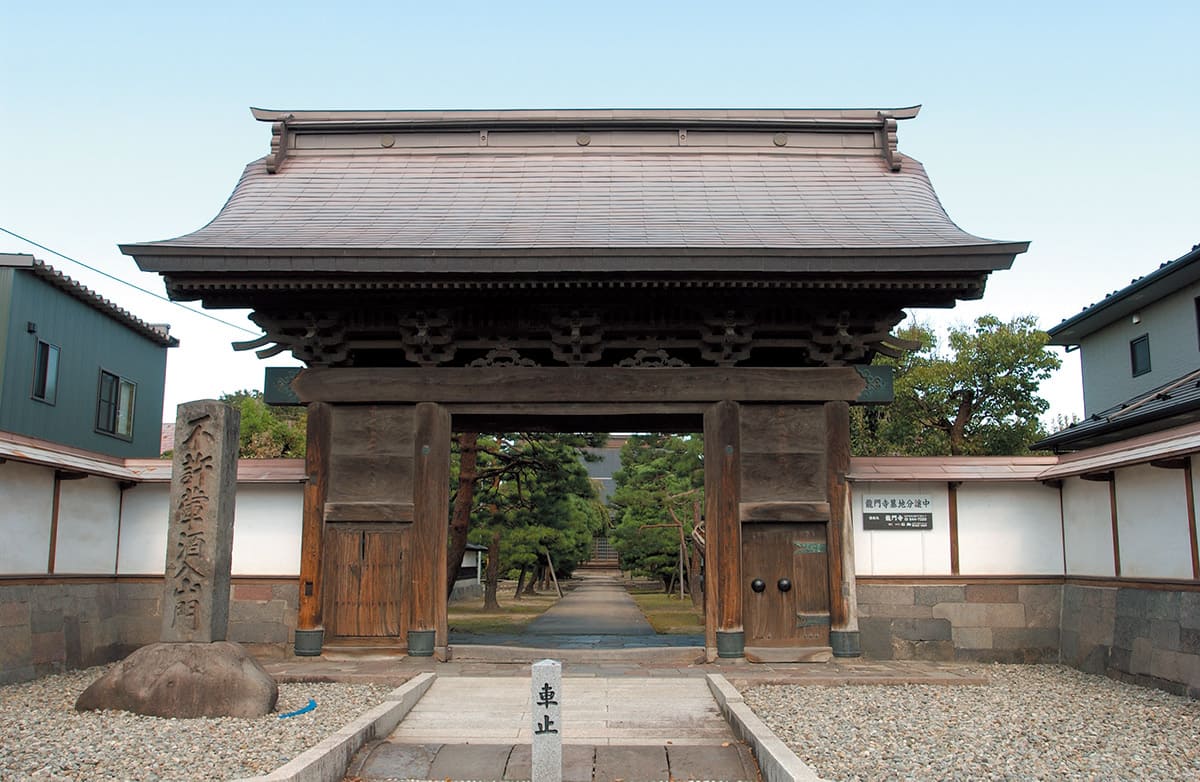 義光公の父・義守公と最上家5代目義春公の墓がある 龍門寺