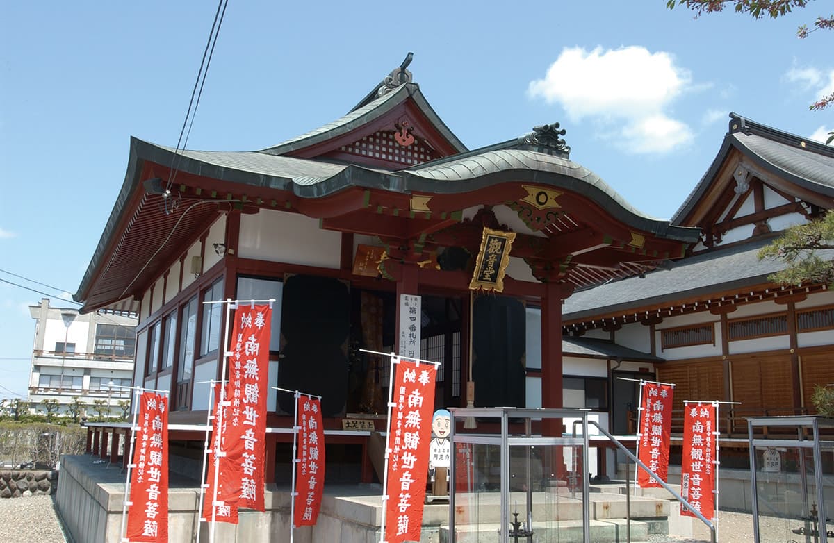 兼頼公が山形に入部し、築城までの仮屋を構えた地にある 円応寺観音堂