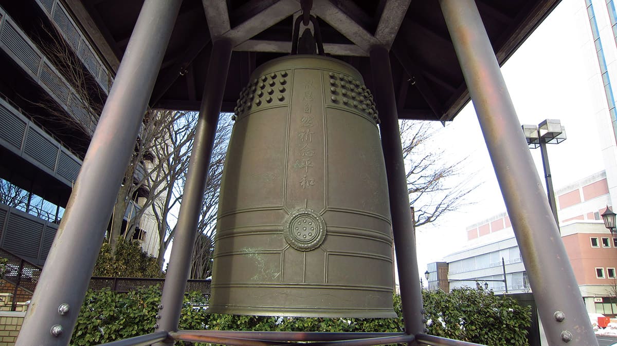 山形鋳物の千年和鐘（山形市役所構内）