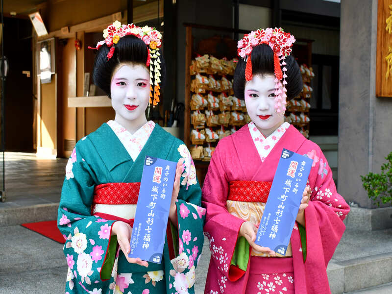 左写真