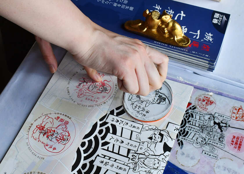 右写真