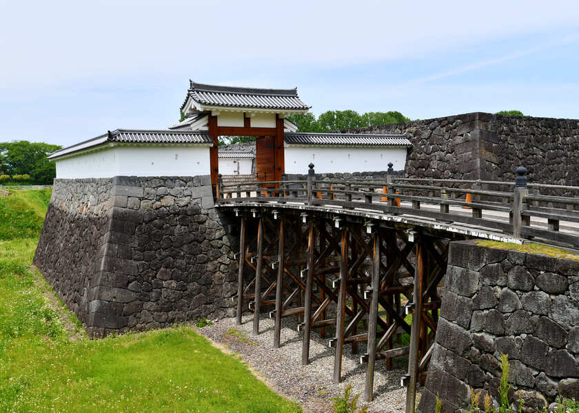 霞城公園（山形城跡二ノ丸東大手門）
